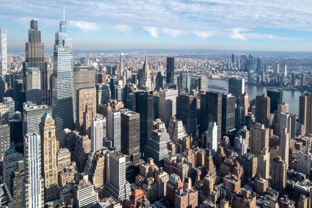 Die markanten Wolkenkratzer von New York, gesehen vom Empire State Building. *** New York s iconic skyscrapers, as seen from the Empire State Building RECORD DATE NOT STATED