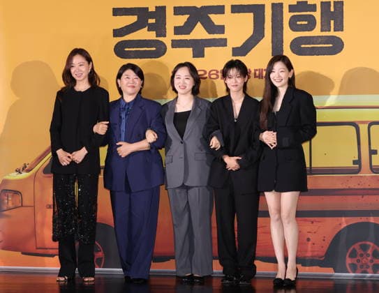 Movie The Journey to Gyeongju Movie The Journey to Gyeongju The stars of the new movie The Journey to Gyeongju -- Gong Hyo-jin, Lee Jung-eun, Lee Yeon and Park So-dam (L to R) -- along with director Kim Mi-jo (C) -- pose for a photo during a publicity event in Seoul on July 27, 2026, to promote the movie, set to hit local screens in South Korea on Aug. 26. (Yonhap) 2026-07-27 16:26:55 < 1980-2026 YONHAPNEWS AGENCY. .> ¼­¿ïÆ¯º°½Ã EDITORIAL USE ONLY  Copyright: xx PYH2026072716250034400 YonhapxNewsx yonphotos254908