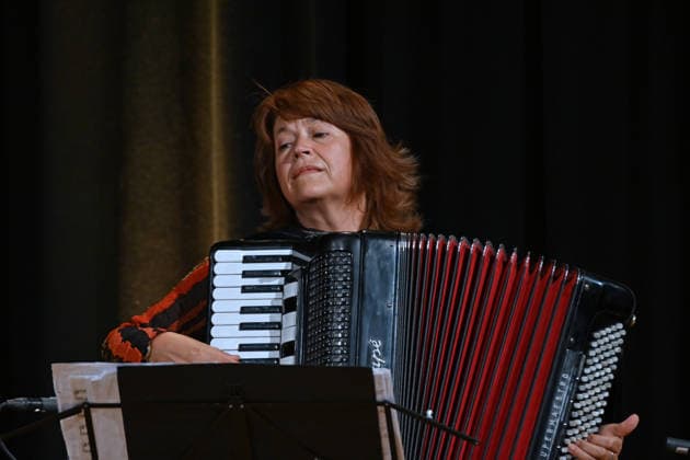 Lesung aus Loriots Szenen einer Ehe mit Senta Berger und Friedrich von Thun, im Toscana Congress in Gmunden, im Rahmen der Salzkammergut Festwochen Gmunden, fotografiert am 26.07.26. Das Bild zeigt die die Lesung begleitende Harmonikaspielerin Maria Reiter 2026 - Lesung aus Loriots Szenen einer Ehe mit Senta Berger und Friedrich von Thun, im Toscana Congress in Gmunden, im Rahmen der Salzkammergut Festwochen Gmunden, am 26.07.26 *** Reading from Loriot’s *Scenes from a Marriage* with Senta Berger and Friedrich von Thun, at the Toscana Congress in Gmunden, as part of the Salzkammergut Festival in Gmunden, photographed on July 26, 2026. The photo shows Maria Reiter, the accordionist accompanying the reading, in 2026. Reading from Loriot’