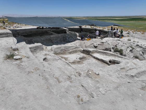 Gold amulet, ancient seal unearthed at Turkmen Karahoyuk excavation in Turkiye s Konya KONYA, TURKIYE - JULY 26: Archaeologists work at the Turkmen Karahoyuk archaeological site in the Cumra district of Konya, Turkiye, on July 26, 2026. During the ongoing excavations at the ancient settlement, researchers uncovered a 3,500-year-old seal inscribed with Luwian hieroglyphs and a gold amulet dating to the Roman period, along with various other artifacts. Serhat Cetinkaya Anadolu Konya Turkey. Editorial use only. Please get in touch for any other usage.  Copyright: x2026xAnadoluxSerhatxCetinkayax