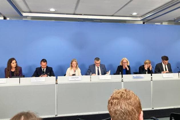 Berlin, Deutschland, 27.07.2026: Bundespressekonferenz: Regierungspressekonferenz: L-R unter anderem: Alma Laiadhi (BMF), Goeran Swistek (BMVg), Kathrin Deschauer (AA), Stefan Kornelius (BPA), Corinna Buschow (BPK), Elena Singer (BMI), Eike Hosemann (BMJV) *** Berlin, Germany, July 27, 2026 Federal Press Conference Government Press Conference L R, including Alma Laiadhi (BMF), Goeran Swistek (BMVg), Kathrin Deschauer (AA), Stefan Kornelius (BPA), Corinna Buschow (BPK), Elena Singer (BMI), and Eike Hosemann (BMJV) Copyright: xdtsxNachrichtenagenturx dts_128627