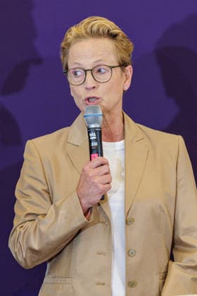 27.07.2026. Düsseldorf. Die erfolgreichste Dressurreiterin der Welt Isabell Werth beim Pressegespräch zur Reit WM 2026 in Aachen. Vom 11. bis 23. August 2026 verwandelt sich der Allianz Park Aachen für die FEI World Championships in eine Bühne für Gold, Silber und Bronze in sechs Disziplinen. Die Stadt Aachen und ganz Nordrhein-Westfalen sind Gastgeber für Athletinnen und Athleten aus mehr als 60 Nationen und über eine halbe Millionen Besucherinnen und Besucher. Erstmals wird auch der Para-Reitsport bei einer Reit-Weltmeisterschaft integriert. Düsseldorf Staatskanzlei, Horionplatz 1 Nordrhein-Westfalen Deutschland *** July 27, 2026, Düsseldorf: Isabell Werth, the world’s most successful dressage rider, at a press conference for the