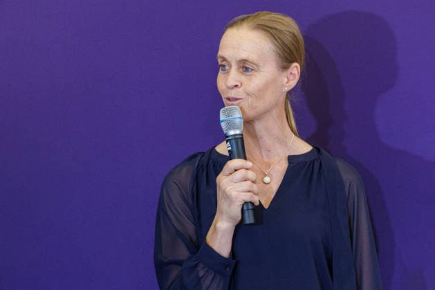 27.07.2026. Düsseldorf. Die paralympische Silbermedaillengewinnerin Regine Mispelkamp beim Pressegespräch zur Reit WM 2026 in Aachen. Vom 11. bis 23. August 2026 verwandelt sich der Allianz Park Aachen für die FEI World Championships in eine Bühne für Gold, Silber und Bronze in sechs Disziplinen. Die Stadt Aachen und ganz Nordrhein-Westfalen sind Gastgeber für Athletinnen und Athleten aus mehr als 60 Nationen und über eine halbe Millionen Besucherinnen und Besucher. Erstmals wird auch der Para-Reitsport bei einer Reit-Weltmeisterschaft integriert. Düsseldorf Staatskanzlei, Horionplatz 1 Nordrhein-Westfalen Deutschland *** July 27, 2026, Düsseldorf: Paralympic silver medalist Regine Mispelkamp at a press conference for the 2026 Worl