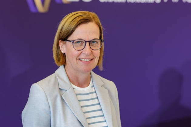 27.07.2026. Düsseldorf. Birgit Rosenberg, (Vorstandsmitglied ALRV) beim Pressegespräch zur Reit WM 2026 in Aachen. Vom 11. bis 23. August 2026 verwandelt sich der Allianz Park Aachen für die FEI World Championships in eine Bühne für Gold, Silber und Bronze in sechs Disziplinen. Die Stadt Aachen und ganz Nordrhein-Westfalen sind Gastgeber für Athletinnen und Athleten aus mehr als 60 Nationen und über eine halbe Millionen Besucherinnen und Besucher. Erstmals wird auch der Para-Reitsport bei einer Reit-Weltmeisterschaft integriert. Düsseldorf Staatskanzlei, Horionplatz 1 Nordrhein-Westfalen Deutschland *** July 27, 2026, Düsseldorf: Birgit Rosenberg, ALRV Board Member, at a press conference for the 2026 World Equestrian Games in Aache