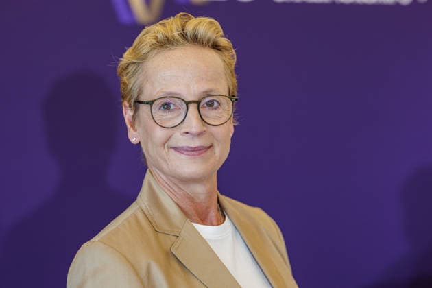 27.07.2026. Düsseldorf. Die erfolgreichste Dressurreiterin der Welt Isabell Werth beim Pressegespräch zur Reit WM 2026 in Aachen. Vom 11. bis 23. August 2026 verwandelt sich der Allianz Park Aachen für die FEI World Championships in eine Bühne für Gold, Silber und Bronze in sechs Disziplinen. Die Stadt Aachen und ganz Nordrhein-Westfalen sind Gastgeber für Athletinnen und Athleten aus mehr als 60 Nationen und über eine halbe Millionen Besucherinnen und Besucher. Erstmals wird auch der Para-Reitsport bei einer Reit-Weltmeisterschaft integriert. Düsseldorf Staatskanzlei, Horionplatz 1 Nordrhein-Westfalen Deutschland *** July 27, 2026, Düsseldorf: Isabell Werth, the world’s most successful dressage rider, at a press conference for the