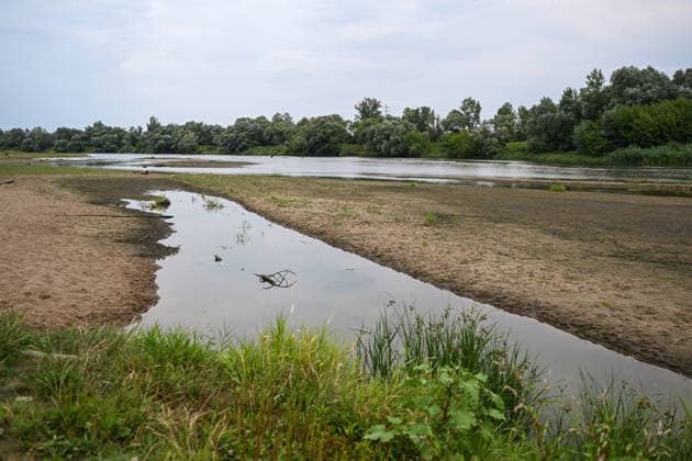 Poland s San River with low water levels as drought intensifies STALOWA WOLA, POLAND- JULY 27: A view of San River with low water levels due to the ongoing drought in Poland in Stalowa Wola, Poland on July 27, 2026. Currently, low water levels have been recorded at 66 percent of Poland’s hydrological stations. Warnings over worsening dry conditions were issued earlier in July, when Poland’s national weather agency said hydrological drought had spread across much of the country. Officials reported falling river levels, reduced groundwater supplies and more monitoring stations recording flows below long-term minimum thresholds. At the end of this week, a heatwave is predicted with temperatures to raise above 35 Celsius degrees. Omar Marques  Copyright: x2026xAnadoluxOmarxMarquesx