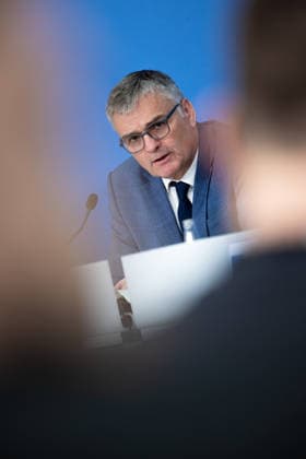 regierungspressekonferenz Deutschland, Berlin am 27. Juli 2026: Sprecher der Bundesregierung Stefan Kornelius stellt sich in der Bundespressekonferenz den Fragen der Presse. *** German Government Press Conference, Berlin, July 27, 2026: Federal Government Spokesperson Stefan Kornelius answers questions from the press at the Federal Press Conference