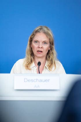 regierungspressekonferenz Deutschland, Berlin am 27. Juli 2026: Kathrin Deschauer, Pressesprecherin Auswärtigesamt stellt sich in der Bundespressekonferenz den Fragen der Presse. *** German Government Press Conference, Berlin, July 27, 2026: Kathrin Deschauer, Press Spokesperson for the Federal Foreign Office, answers questions from the press at the Federal Press Conference