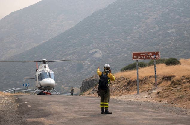 The fire in Ávila is now the largest in Spain’s history, having burned 55,000 hectares. A helicopter is assisting with firefighting efforts on July 27, 2026, in Mijares, Ávila, Castile and León, Spain. The Burgohondo forest fire in Ávila has burned 55,000 hectares, making it the largest fire on record in Spain. Currently, firefighting efforts are focused on two active zones of concern to firefighters: the Mijares Pass and the area surrounding the town of Casillas. July 27, 2026 Ávila, Castile and León, Spain  Copyright: xAlbertoxOrtegax 7689406