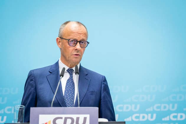 Friedrich Merz, Bundeskanzler und Parteivorsitzender der CDU, spricht zu den Medien in Berlin, 27.07.2026. Berlin Deutschland *** Friedrich Merz, Federal Chancellor and CDU Party Chairman, speaks to the media in Berlin, July 27, 2026, Berlin, Germany Copyright: xJulianexSonntagx