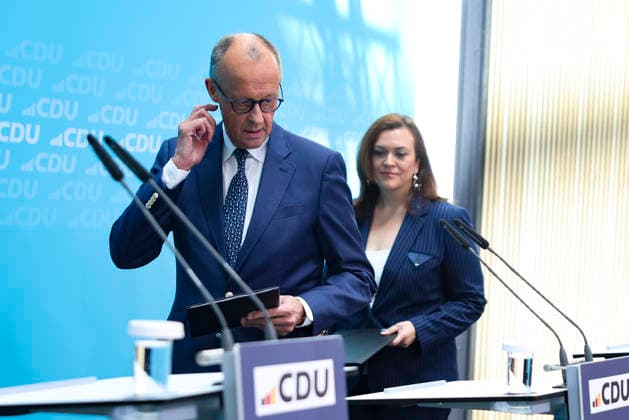 Bundeskanzler und Parteivorsitzender der CDU Friedrich Merz und Franziska Hoppermann nach CDU Gremiensitzungen im Konrad Adenauer Haus am 27.07.26 in Berlin Friedrich Merz, Franziska Hoppermann und Carsten Linnemann bei Pressekonferenz in Berlin *** Federal Chancellor and CDU Party Chairman Friedrich Merz and Franziska Hoppermann after CDU committee meetings at the Konrad Adenauer House on July 27, 2026, in Berlin; Friedrich Merz, Franziska Hoppermann, and Carsten Linnemann at a press conference in Berlin