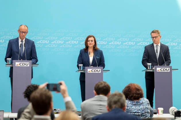 Bundeskanzler und Parteivorsitzender der CDU Friedrich Merz, Franziska Hoppermann und Carsten Linnemann nach CDU Gremiensitzungen im Konrad Adenauer Haus am 27.07.26 in Berlin Friedrich Merz, Franziska Hoppermann und Carsten Linnemann bei Pressekonferenz in Berlin *** Federal Chancellor and CDU Party Chairman Friedrich Merz, Franziska Hoppermann, and Carsten Linnemann after CDU committee meetings at the Konrad Adenauer House on July 27, 2026, in Berlin; Friedrich Merz, Franziska Hoppermann, and Carsten Linnemann at a press conference in Berlin