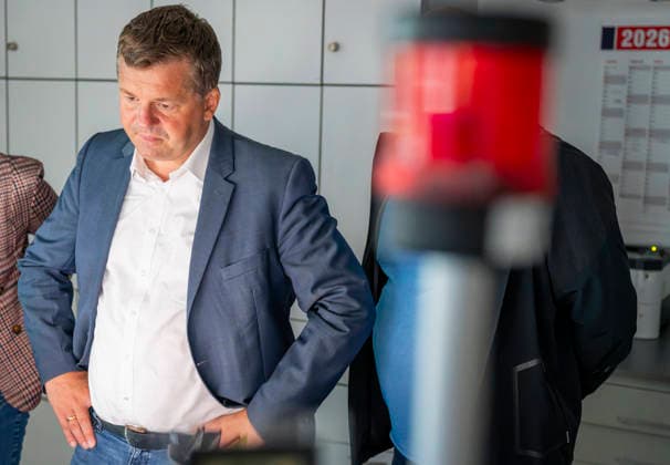 Sven Schulze besucht Feuerwehr EUR, Deutschland, Dessau, 27.07.2026: MEinsatz-Lagezentrum mit aktivierter Notrufanzeige während des Ministerbesuchs. Sven Schulze (CDU) Ministerpräsident von Sachsen-Anhalt besucht einen Einsatztag der Berufsfeuerwehr Dessau-Roßlau. *** Sven Schulze Visits Fire Department EUR, Germany, Dessau, July 27, 2026: Operations Center with emergency call display activated during the minister’s visit. Sven Schulze, CDU Minister-President of Saxony-Anhalt, visits the Dessau-Roßlau Professional Fire Department during a day of operations.