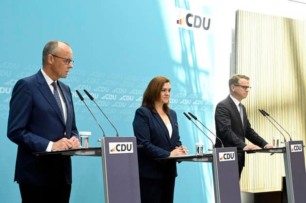 Friedrich Merz, Franziska Hoppermann und Carsten Linnemann bei einer Pressekonferenz zu aktuellen Themen im Konrad-Adenauer-Haus. Berlin, 27.07.2026 *** Friedrich Merz, Franziska Hoppermann, and Carsten Linnemann at a press conference on current issues at the Konrad Adenauer House in Berlin, July 27, 2026 Foto:xF.xKernx xFuturexImagex pk_cdu_6707