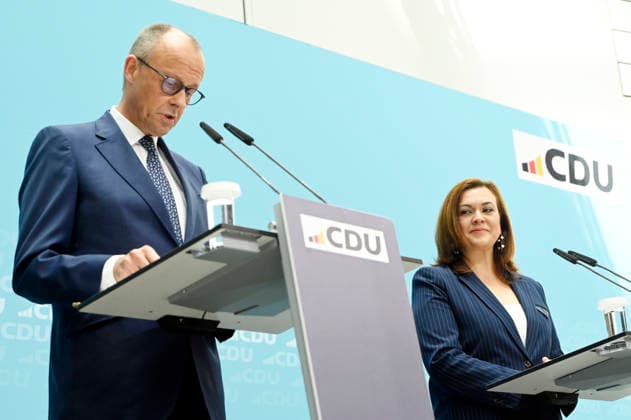 Friedrich Merz und Franziska Hoppermann bei einer Pressekonferenz zu aktuellen Themen im Konrad-Adenauer-Haus. Berlin, 27.07.2026 *** Friedrich Merz and Franziska Hoppermann at a press conference on current issues at the Konrad Adenauer House in Berlin, July 27, 2026 Foto:xF.xKernx xFuturexImagex pk_cdu_6714
