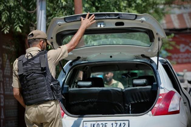 Security Tightened in Kulgam After Anantnag Attack KULGAM, JAMMU AND KASHMIR, INDIA JULY 27, 2026: Police and security personnel stop vehicles and check passengers at checkpoints in Kulgam as security operations continue across South Kashmir following the July 22 killing of police officer Ashiq Hussain in a militant attack in Anantnag. Security forces have intensified vehicle inspections, searches and identity checks across Anantnag, Pulwama, Shopian and Kulgam as part of a wider counterterrorism operation. SRINAGAR India Copyright: x xHilalxZargarx xJNAxPressx