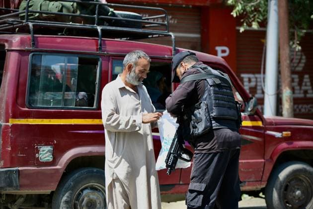 Security Tightened in Kulgam After Anantnag Attack KULGAM, JAMMU AND KASHMIR, INDIA JULY 27, 2026: Police and security personnel stop vehicles and check passengers at checkpoints in Kulgam as security operations continue across South Kashmir following the July 22 killing of police officer Ashiq Hussain in a militant attack in Anantnag. Security forces have intensified vehicle inspections, searches and identity checks across Anantnag, Pulwama, Shopian and Kulgam as part of a wider counterterrorism operation. SRINAGAR India Copyright: x xHilalxZargarx xJNAxPressx