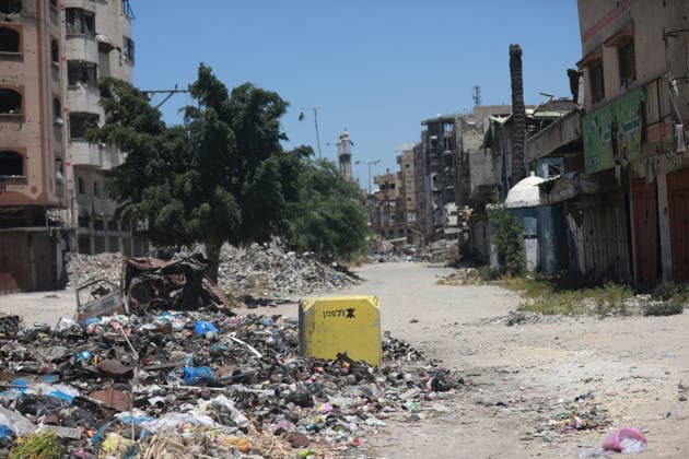 Israeli forces expand Yellow Line buffer zone in eastern Gaza City GAZA, PALESTINE - JULY 27: Israeli military forces place yellow concrete blocks to advance and expand the Yellow Line buffer zone in the Shujaiya neighborhood east of Gaza City, Palestine, on July 27, 2026. Abdalhkem Abu Riash Anadolu Gaza City Gaza. Editorial use only. Please get in touch for any other usage.  Copyright: x2026xAnadoluxAbdalhkemxAbuxRiashx