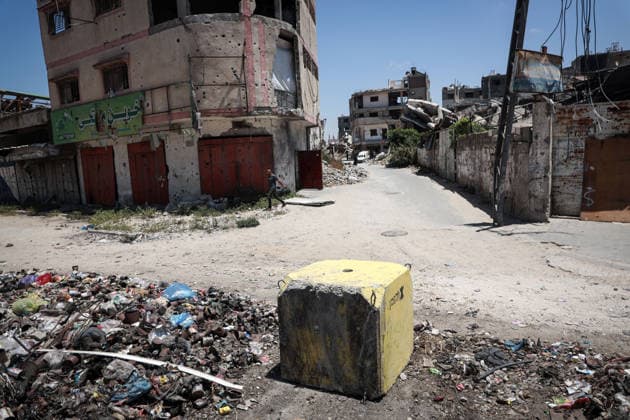 Israeli forces expand Yellow Line buffer zone in eastern Gaza City GAZA, PALESTINE - JULY 27: Israeli military forces place yellow concrete blocks to advance and expand the Yellow Line buffer zone in the Shujaiya neighborhood east of Gaza City, Palestine, on July 27, 2026. Abdalhkem Abu Riash Anadolu Gaza City Gaza. Editorial use only. Please get in touch for any other usage.  Copyright: x2026xAnadoluxAbdalhkemxAbuxRiashx
