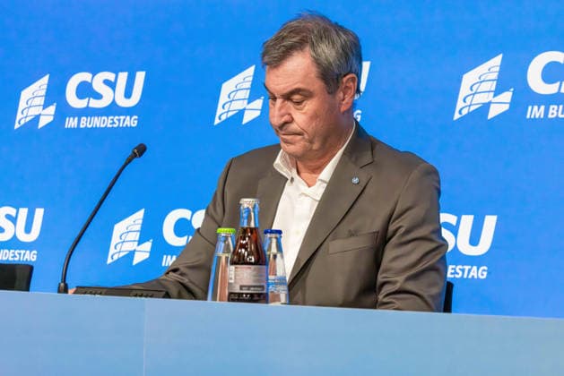 Markus Söder bei der CSU-Sommerklausur im Sitzungssaal Kloster Banz, Bayern, Deutschland, 27.07.2026:Markus Söder, Ministerpräsident des Freistaates Bayern und Vorsitzender der CSU, während der Eröffnung der Sommerklausur der CSU-Landesgruppe im Sitzungssaal. Die Klausurtagung dient den politischen Beratungen und der Festlegung inhaltlicher Schwerpunkte der CSU. Neubanz Deutschland *** Markus Söder at the CSU summer retreat in the conference room at Kloster Banz, Bavaria, Germany, July 27, 2026 Markus Söder, Minister-President of the Free State of Bavaria and Chairman of the CSU, during the opening of the CSU State Group’s summer retreat in the meeting hall. The retreat serves as a forum for political deliberations and for defining t