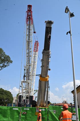 July 27, 2026, Florence, Italia, Italy: Installation of a new bridge at Pino, blocking traffic between Santa Maria Novella train station and Campo di Marte, Florence, July 27, 2026 Florence Italy  - ZUMAa289 20260727_zia_a289_050 Copyright: xAleandroxBiagiantix xAgfx