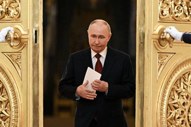 Russia Putin State Duma 9212644 27.07.2026 Russian President Vladimir Putin arrives for a meeting with members of the State Duma, the lower house of parliament, of the eighth convocation at the Kremlin in Moscow, Russia. Sergey Bobylev Sputnik Moscow Russia  Copyright: xSergeyxBobylevx