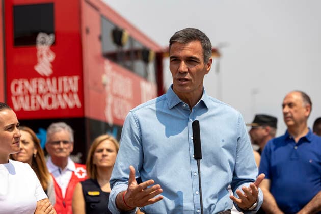 Sánchez Visits the Forward Command Post in Vall d Uixó, Castellón Prime Minister Pedro Sánchez visits the Forward Command Post in Vall d Uixó on July 27, 2026, in Vall d’Uixó, Castellón, Valencian Community, Spain. During his visit, Sánchez met with the heads of the emergency and coordination teams working in the areas affected by the fire. JULY 27, 2026 Carme Ripollé Vall d’Uixó, Castellón, Valencian Community Vall d’Uixó, Castellón, Valencian Community Spain  Copyright: xCarmexRipollÃ sx 7689813
