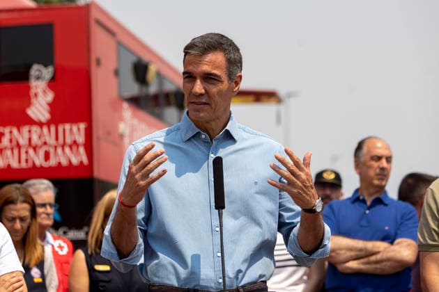 Sánchez Visits the Forward Command Post in Vall d Uixó, Castellón Prime Minister Pedro Sánchez visits the Forward Command Post in Vall d Uixó on July 27, 2026, in Vall d’Uixó, Castellón, Valencian Community, Spain. During his visit, Sánchez met with the heads of the emergency and coordination teams working in the areas affected by the fire. JULY 27, 2026 Carme Ripollé Vall d’Uixó, Castellón, Valencian Community Vall d’Uixó, Castellón, Valencian Community Spain  Copyright: xCarmexRipollÃ sx 7689814