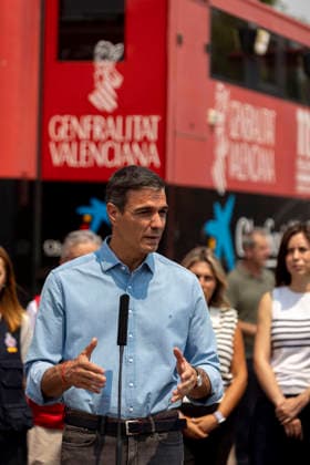 Sánchez Visits the Forward Command Post in Vall d Uixó, Castellón Prime Minister Pedro Sánchez visits the Forward Command Post in Vall d Uixó on July 27, 2026, in Vall d’Uixó, Castellón, Valencian Community, Spain. During his visit, Sánchez met with the heads of the emergency and coordination teams working in the areas affected by the fire. JULY 27, 2026 Carme Ripollé Vall d’Uixó, Castellón, Valencian Community Vall d’Uixó, Castellón, Valencian Community Spain  Copyright: xCarmexRipollÃ sx 7689815