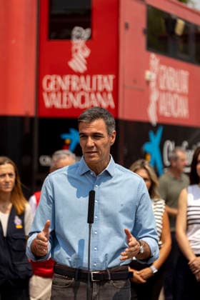 Sánchez Visits the Forward Command Post in Vall d Uixó, Castellón Prime Minister Pedro Sánchez visits the Forward Command Post in Vall d Uixó on July 27, 2026, in Vall d’Uixó, Castellón, Valencian Community, Spain. During his visit, Sánchez met with the heads of the emergency and coordination teams working in the areas affected by the fire. JULY 27, 2026 Carme Ripollé Vall d’Uixó, Castellón, Valencian Community Vall d’Uixó, Castellón, Valencian Community Spain  Copyright: xCarmexRipollÃ sx 7689816