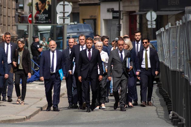 President Macron and His Government Arrive at The Elysee - Paris French president Emmanuel Macron (middle) and Prime Minister Sebastien Lecornu (right) arriving for the weekly cabinet meeting at The Elysee Presidential Palace in Paris on July 27 2026. Photo by Leo Malon ABACAPRESS.COM Paris France  Copyright: xLeoxMalon ABACAx
