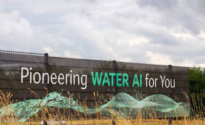 27.07.2026, Deutschland, NRW, Wirtschaft, Unternehmen, Wassertechnologie, WILO Dortmund- Werbebanner Pioneering Water AI for you, KI Künstliche Intelligenz, Wasserwirtschaft, Wasser, Deutschland *** July 27, 2026, Germany, North Rhine-Westphalia, Economy, Business, Water Technology, WILO Dortmund Advertising Banner: Pioneering Water AI for You, AI (Artificial Intelligence), Water Management, Water, Germany Copyright: xD.xKerlekin SnowfieldxPhotographyx SF270726WiloD