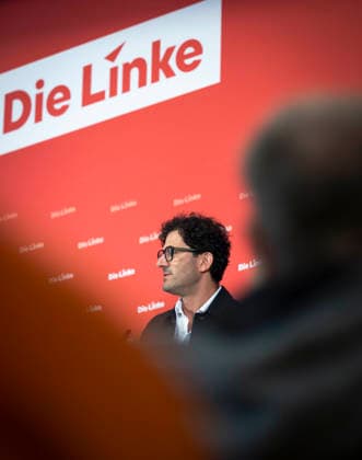 Luigi Pantisano, Vorsitzender der Partei Die Linke, aufgenommen im Rahmen einer Pressekonferenz in Berlin, 27.07.2026 Berlin Deutschland *** Luigi Pantisano, chairman of the party Die Linke, photographed during a press conference in Berlin on July 27, 2026, Berlin, Germany Copyright: xYonaxElsnerx