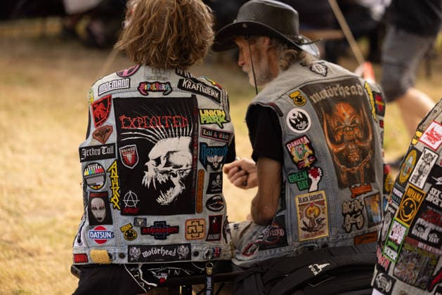 Das Dorf Wacken füllt sich bereits am Montag wieder mit Fans aus aller Welt Das Wetter hat sich pünktlich zum Montag gebebessert. Zeit für die angereisten Metalheads in das berühmte Dorf Wacken zu gehen, um sich mit Getränken und T-Shirts einzudecken. Wacken Wacken open Air Schleswig Holstein Deutschland _5DL7509 *** The village of Wacken is already filling up again on Monday with fans from all over the world. The weather has improved just in time for Monday. It’s time for the metalheads who’ve traveled here to head into the famous village of Wacken to stock up on drinks and T-shirts. Wacken, Wacken Open Air, Schleswig-Holstein, Germany, 5DL7509