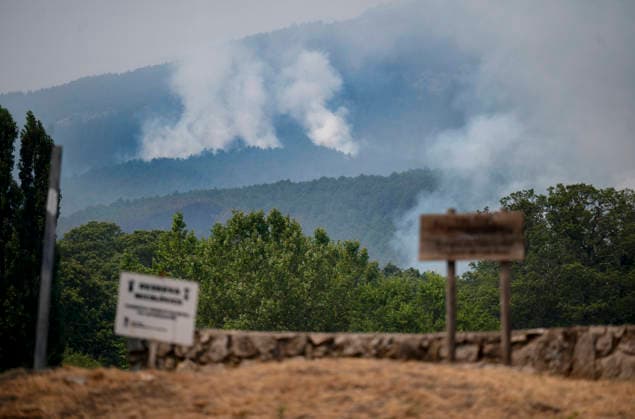 The fire in Ávila is now the largest in Spain’s history, having burned 55,000 hectares. View of the wildfire on July 27, 2026, in Casillas, Ávila, Castile and León, Spain. The Burgohondo forest fire in Ávila has burned 55,000 hectares, making it the largest fire ever recorded in Spain. Currently, firefighting efforts are focused on two active zones of concern to crews: the Mijares Pass and the area surrounding the municipality of Casillas. JULY 27, 2026 Ávila, Castile and León Ávila, Castile and León, Spain  Copyright: xAlbertoxOrtegax 7690061