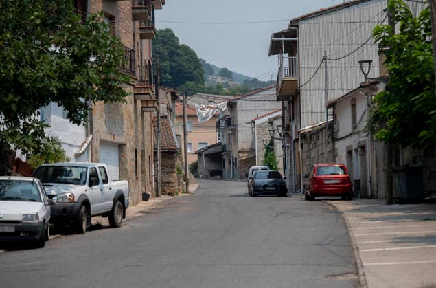 The fire in Ávila is now the largest in Spain’s history, having burned 55,000 hectares. The town of Casillas after the wildfire passed through, on July 27, 2026, in Casillas, Ávila, Castile and León, Spain. The Burgohondo forest fire in Ávila has burned 55,000 hectares, making it the largest fire on record in Spain. Currently, firefighting efforts are focused on two active zones of concern to crews: the Mijares Pass and the area surrounding the town of Casillas. July 27, 2026 Ávila, Castile and León Ávila, Castile and León, Spain  Copyright: xAlbertoxOrtegax 7690079