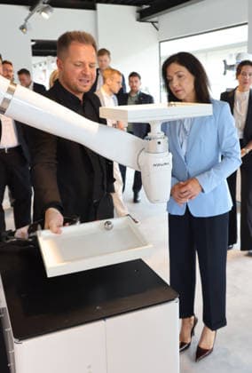 Bundeswirtschaftsministerin Reiche NEURA 27.07.2026, Germany, Baden-Wuerttemberg, Riedrich, NEURA Robotics, ein kommendewr Weltmarktfühgrer in einem kleinen Ort bei Metzingen, humnoide Roboter Systeme für Japan, Deutschland und viele andere Länder, CEO David Rieger und Bundeswirtschaftsministerin Katherina Reiche, Roboter, Humanoid, technik, Deutschland, Riederich Baden-Württtemberg Germany *** Federal Minister of Economics Reiche, NEURA, July 27, 2026, Germany, Baden-Württemberg, Riedrich, NEURA Robotics, an emerging global market leader based in a small town near Metzingen, humanoid robot systems for Japan, Germany, and many other countries; CEO David Rieger and Federal Minister of Economics Katherina Reiche; robots; humanoid; technolo