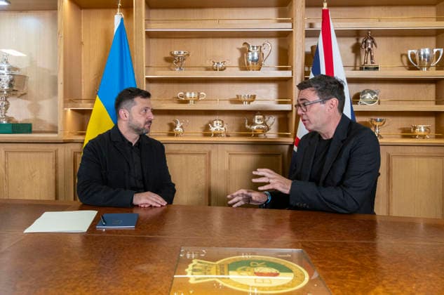 . 27 07 2026. Portsmouth, United Kingdom. UK Prime Minister Andy Burnham with the President of Ukraine, Volodymyr Zelenskyy, during a visit to the HMS Queen Elizabeth aircraft carrier at Portsmouth Naval Base, United Kingdom.  xPoolx xi-Imagesx IIM-26922-0025
