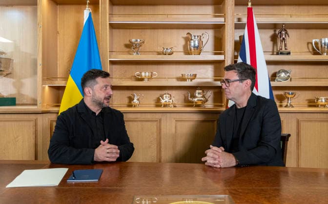 . 27 07 2026. Portsmouth, United Kingdom. UK Prime Minister Andy Burnham with the President of Ukraine, Volodymyr Zelenskyy, during a visit to the HMS Queen Elizabeth aircraft carrier at Portsmouth Naval Base, United Kingdom.  xPoolx xi-Imagesx IIM-26922-0028
