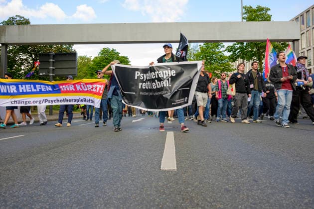 27.07.2026,Pressetermin, Demoaufruf Es reicht Friedensplatz Dortmund Der Demonstrationszug auf dem Wall Dortmund Friedensplatz Dortmund NRW Deutschland *** July 27, 2026, Press Event, Call for a Demonstration: Enough Is Enough at Friedensplatz, Dortmund. The demonstration march on the Wall in Dortmund, Friedensplatz, Dortmund, North Rhine-Westphalia, Germany