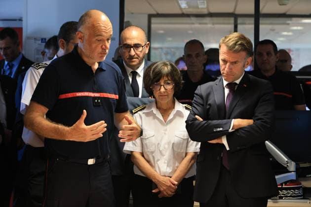 Wildfires in Gironde: Macron’s Visit PHOTOPQR SUD OUEST Photo by Fabien Cottereau Bordeaux, July 27, 2026 Wildfires in Gironde: Macron’s visit to the SDIS 33 operational center at the Ornano fire station in Bordeaux, accompanied by Laurent Nunez France s President Emmanuel Macron during a visit to the Departmental Fire and Rescue Operational Center (CODIS) in Bordeaux, following wildfires in the area, southwestern France, on July 27, 2026, Bordeaux, Gironde, France  Copyright: xPHOTOPQR SUDxOUEST MAXPPPxPhotoxFabienxCottereaux 20260727SDO4891 20260727SDO4891