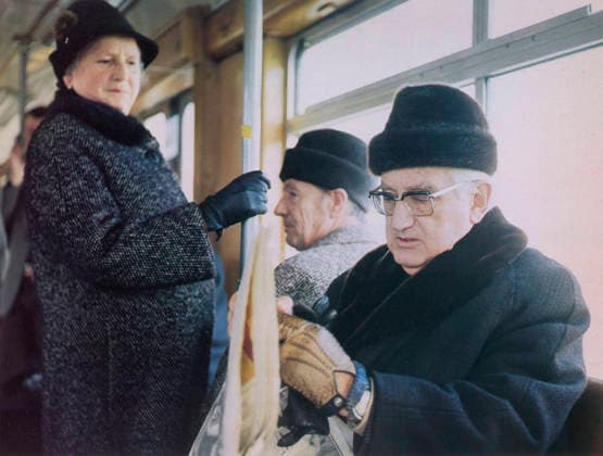 Ruth Hausmeister (left), Gustav Rudolf Sellner (right), on-set of the German Film, The Pedestrian , German Title: Der Fursganger , Constantin Film, 1973, USA release Cinerama Releasing Corporation, 1974  Copyright: xABxArchivesx jtv014220