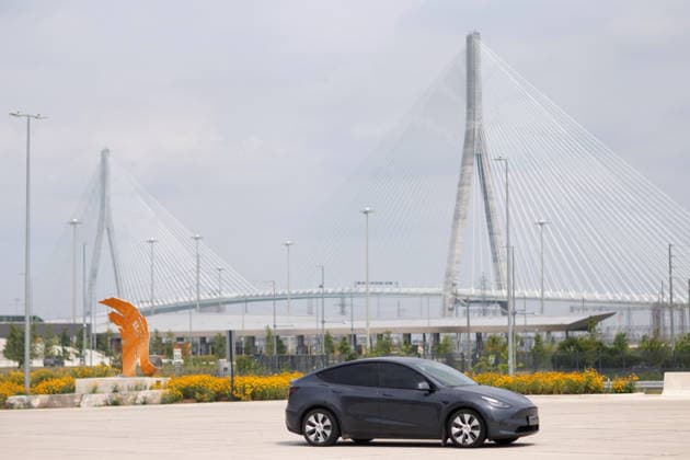 July 27, 2026, Windsor, On, CANADA: A vehicle approaches the toll booths on the Canadian side after crossing the Gordie Howe International Bridge in Windsor, Ont., on the first day open to vehicles, Monday, July 27, 2026. Windsor CANADA  - ZUMAc35_ 20260727_zaf_c35_094 Copyright: xDaxxMelmerx