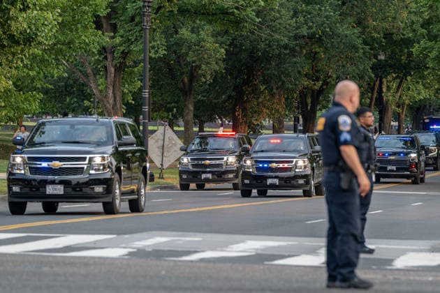 July 27, 2026, Washington, District Of Columbia, United States: Israeli Prime Minister BENJAMIN NETANYAHU and his wife, SARA NETANYAHU, arrive in Washington, D.C., on Monday evening ahead of the funeral of U.S. Senator Lindsey Graham. Netanyahu is also scheduled to meet with U.S. President Donald Trump during his visit. Washington United States  - ZUMAk206 20260727_znp_k206_003 Copyright: xMattxKaminskyx