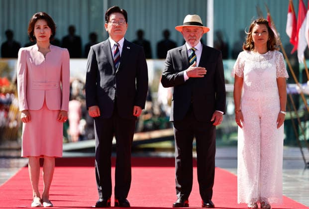 South Korean President Lee Jae Myung is welcomed by Brazilian President Luiz Inacio Lula da Silva at the Alvorada Palace South Korea s President Lee Jae Myung (2nd L) and South Korea s First Lady Kim Hye-kyung (L) are welcomed by Brazil s President Luiz Inacio Lula da Silva (3rd L and Brazil s First Lady Rosangela Janja Lula da Silva at the Alvorada Palace, in Brasilia, Brazil, on July 27, 2026. PHOTO: WILTON JUNIOR ESTADAO CONTEUDO BRASILIA DF BRAZIL  Copyright: xWILTONxJUNIORx