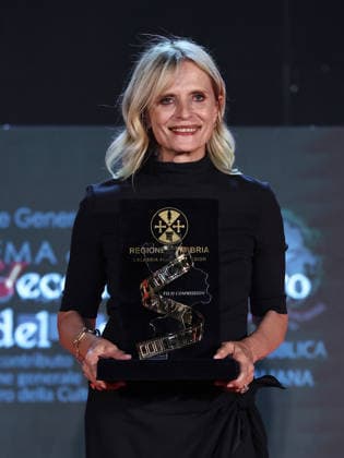 IPA87054176 - Soverato (CZ), 23rd edition of the Magna Graecia Film Festival — Third night. Pictured: Isabella Ferrari receives the Film Commission Award  Copyright: xMarcoxProvvisionatox xMarcoxProvvisionatox 87054176