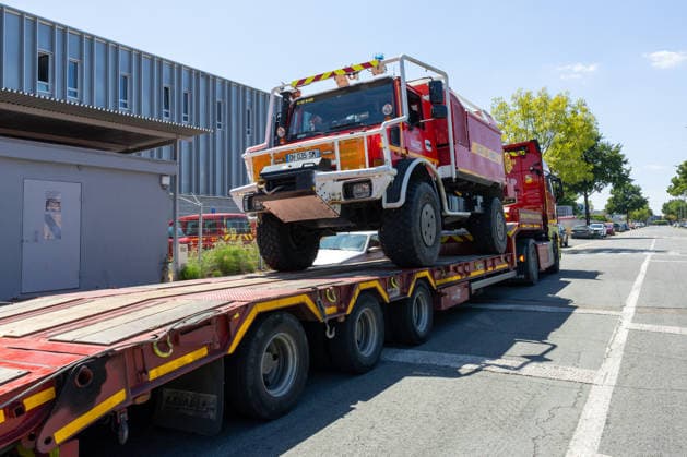 Firefighters Logistics And Maintenance Centre - Bordeaux Mechanics and technical staff from the Logistics and Maintenance Department of the Gironde Fire and Rescue Service (SDIS 33) repair, service and re-equip fire engines and emergency vehicles in support of ongoing wildfire response operations in Bordeaux, France, on July 27, 2026. Photo by Margot Le Gonidec ABACAPRESS.COM Bordeaux France  Copyright: xLexGonidecxMargot ABACAx