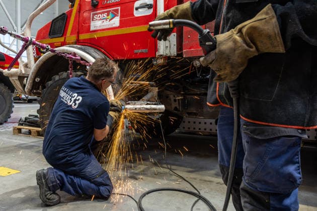Firefighters Logistics And Maintenance Centre - Bordeaux Mechanics and technical staff from the Logistics and Maintenance Department of the Gironde Fire and Rescue Service (SDIS 33) repair, service and re-equip fire engines and emergency vehicles in support of ongoing wildfire response operations in Bordeaux, France, on July 27, 2026. Photo by Margot Le Gonidec ABACAPRESS.COM Bordeaux France  Copyright: xLexGonidecxMargot ABACAx