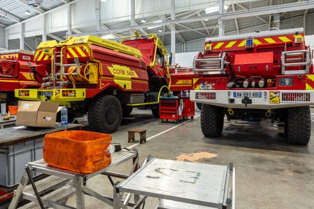 Firefighters Logistics And Maintenance Centre - Bordeaux Mechanics and technical staff from the Logistics and Maintenance Department of the Gironde Fire and Rescue Service (SDIS 33) repair, service and re-equip fire engines and emergency vehicles in support of ongoing wildfire response operations in Bordeaux, France, on July 27, 2026. Photo by Margot Le Gonidec ABACAPRESS.COM Bordeaux France  Copyright: xLexGonidecxMargot ABACAx