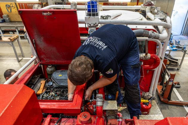 Firefighters Logistics And Maintenance Centre - Bordeaux Mechanics and technical staff from the Logistics and Maintenance Department of the Gironde Fire and Rescue Service (SDIS 33) repair, service and re-equip fire engines and emergency vehicles in support of ongoing wildfire response operations in Bordeaux, France, on July 27, 2026. Photo by Margot Le Gonidec ABACAPRESS.COM Bordeaux France  Copyright: xLexGonidecxMargot ABACAx